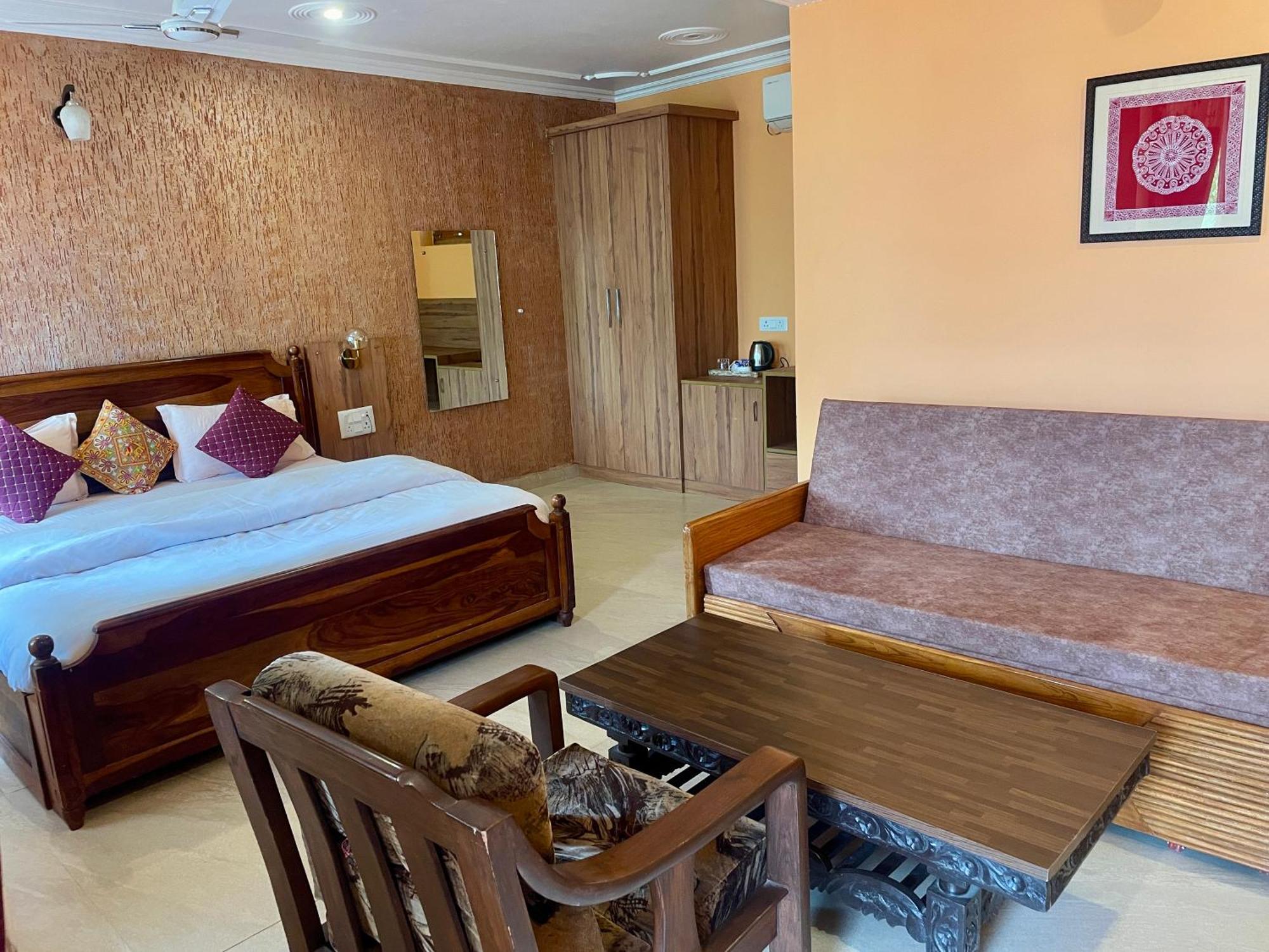 Sangita Hotel *
